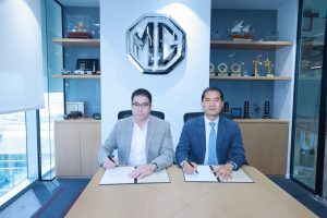 1 - Tom Lee, MG Middle East MD, and Eng Ihab El Feky, Jiad Modern Motors MD