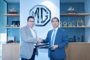 2 - Tom Lee, MG Middle East MD, and Eng Ihab El Feky, Jiad Modern Motors MD