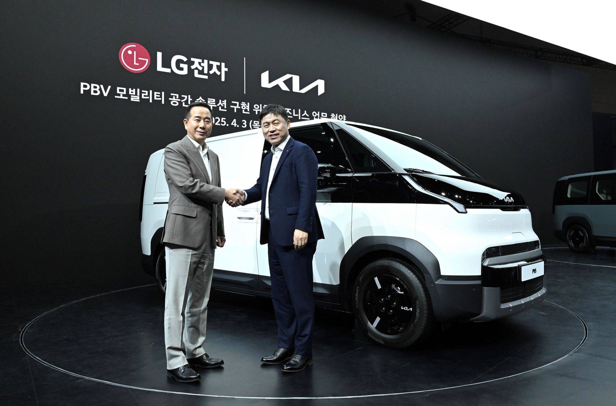 1 Kia and LG Electronics Partner to Showcase New PBV Concepts for Work and Play