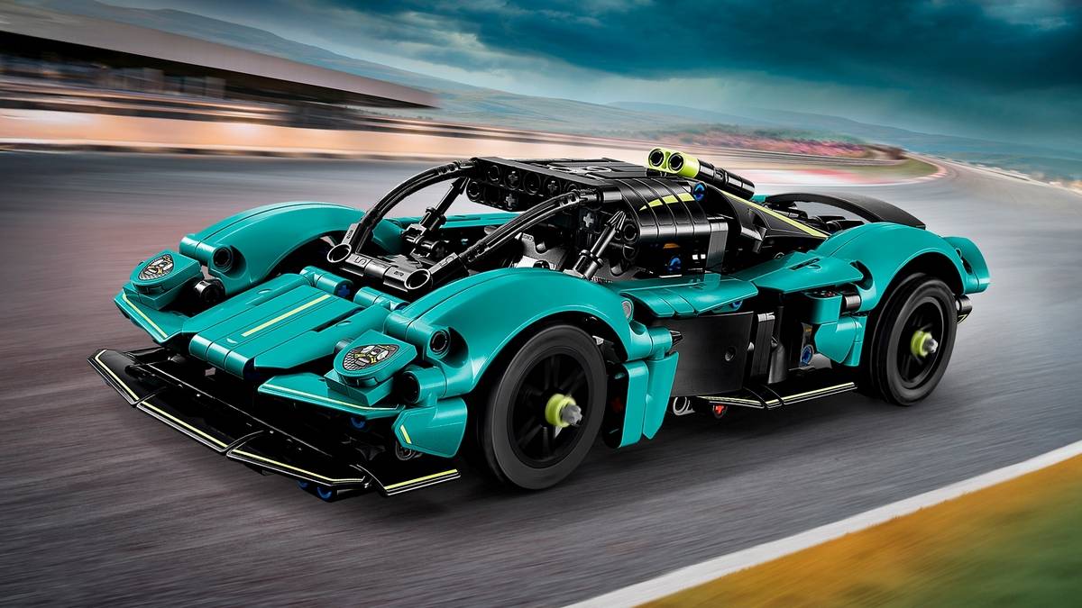 1 LEGO®Technic™AstonMartinValkyrie1