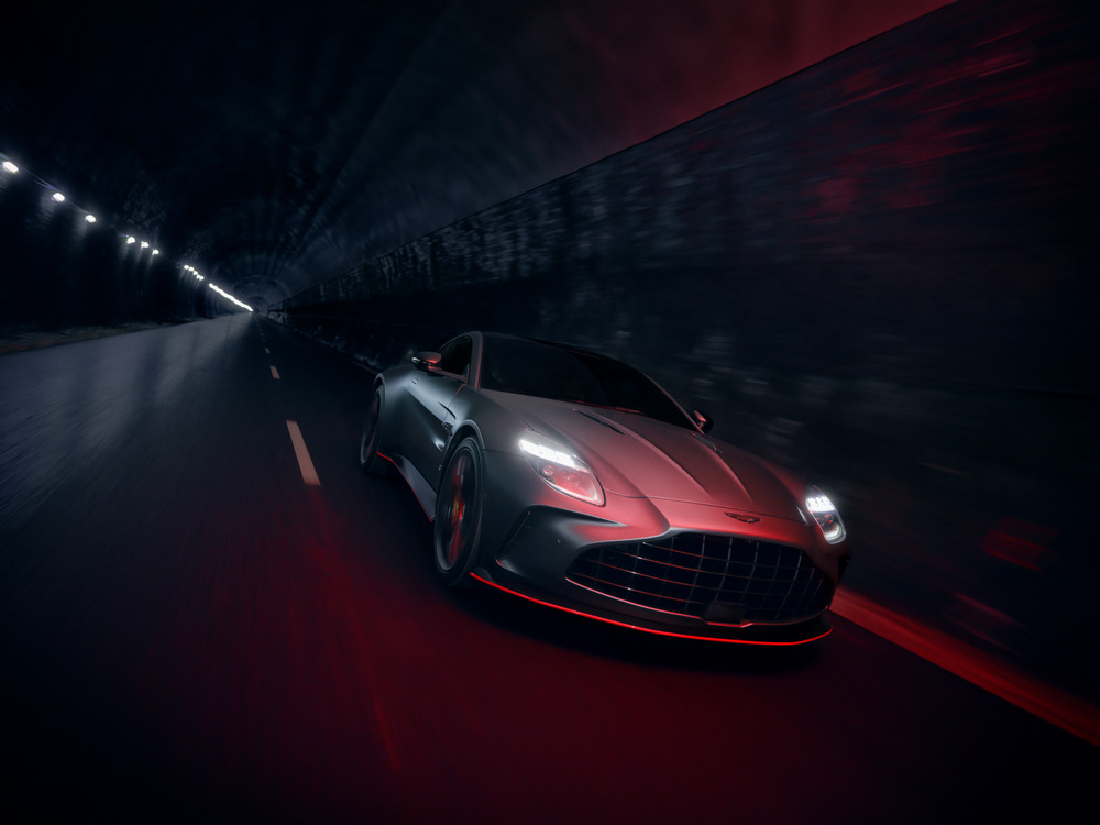 1 Aston Martin Vantage S (1)