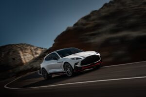 1 Aston Martin DBX S_1