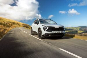 2) Kia wins two 2025 What Car？ Electric Car awards