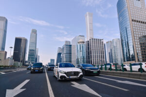 140 Years. 140 Places. Impressionen von der neuen S‑Klasse unterwegs in China, mit Stopps in Peking und anderen Orten 140 Years. 140 Places. Impressions of the new S‑Class on the road in China with stops in Beijing and other locations.