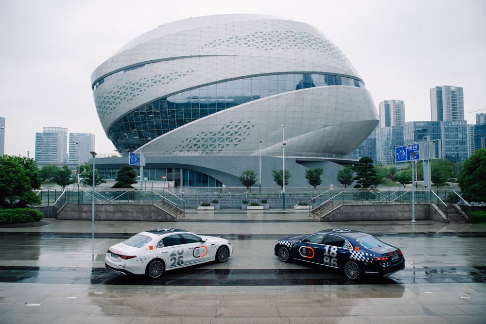 140 Years. 140 Places. Impressionen von der neuen S‑Klasse auf ihrer Reise durch China - mit Stopps bei dem KI-Softwareentwickler Momenta und dem Suzhou Garden 140 Years. 140 Places. Impressions of the new S‑Class on its journey through China – with stops at AI software developer Momenta and the Suzhou Garden