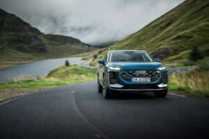 Malpelo blue metallic, outdoor dynamic photo, exterior, front view