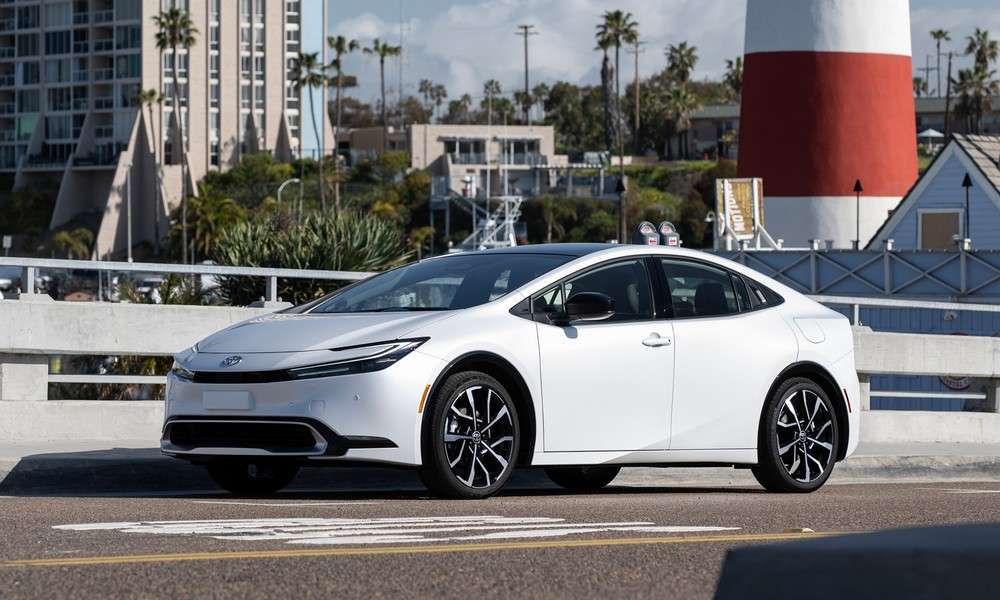 5 2027_Toyota_Prius_PHEV_HERO_IMAGE