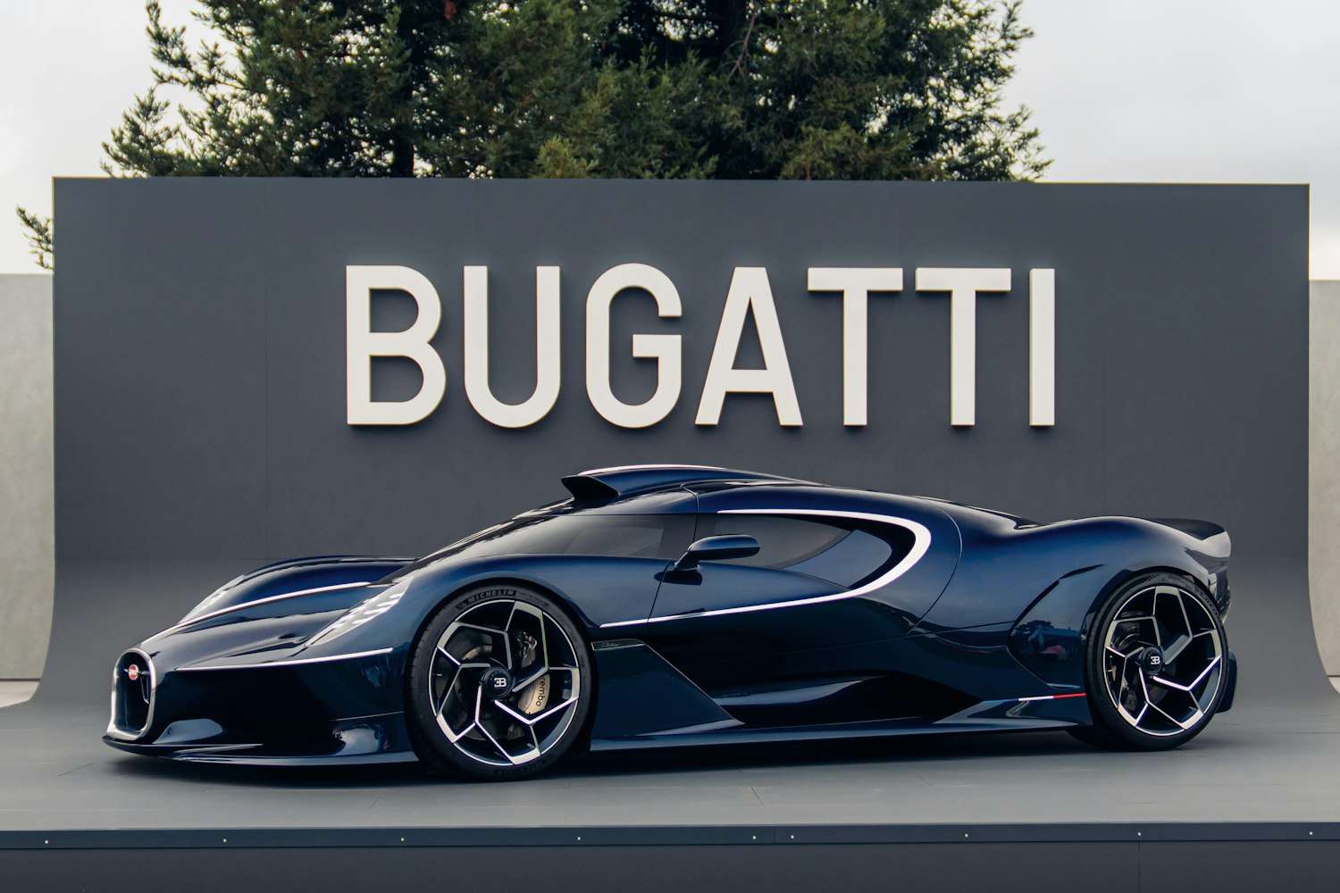 09 BUGATTI-Destrier-at-The-Quail