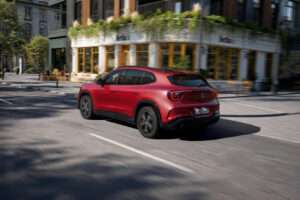 Der neue elektrische Mercedes-Benz GLA. Exterieur: MANUFAKTUR Patagonienrot Metallic Interieur: ARTICO man-made leather/MICROCUT microfibre black The all-new Mercedes-Benz GLA electric. Exterior: MANUFAKTUR patagonia red metallic Interior: ARTICO man-made leather/MICROCUT microfibre black