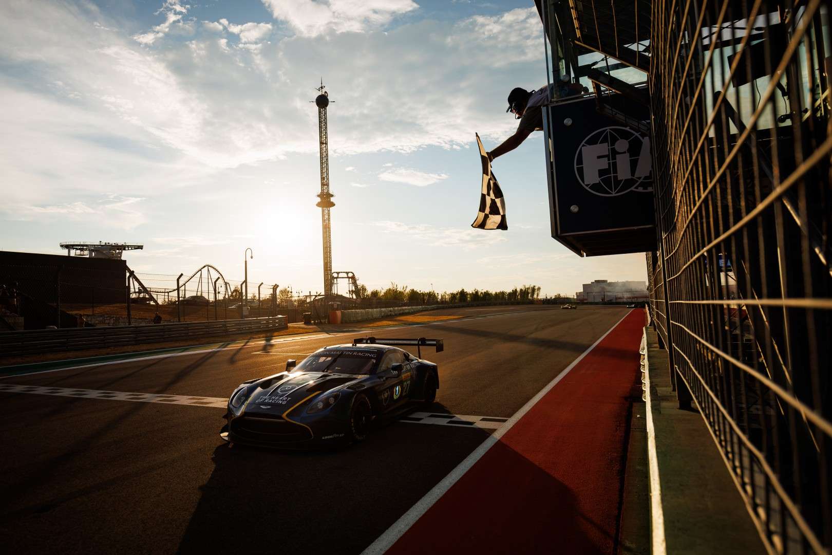 27 Vantage checkered flag
