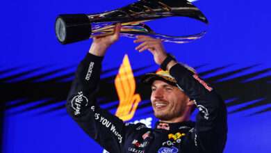 SINGAPORE, SINGAPORE - OCTOBER 11: Race winner Max Verstappen of the Netherlands and Oracle Red Bull Racing lifts his trophy on the podium during the F1 Grand Prix of Singapore at Marina Bay Street Circuit on October 11, 2026 in Singapore, Singapore. (Photo by Mark Thompson/Getty Images) // Getty Images / Red Bull Content Pool // SI202610110434 // Usage for editorial use only //