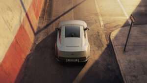 4 SILVER_RED_WALL_OUTDOOR_TOP_DOWN