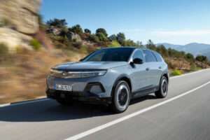 4 opel-grandland-electric-awd